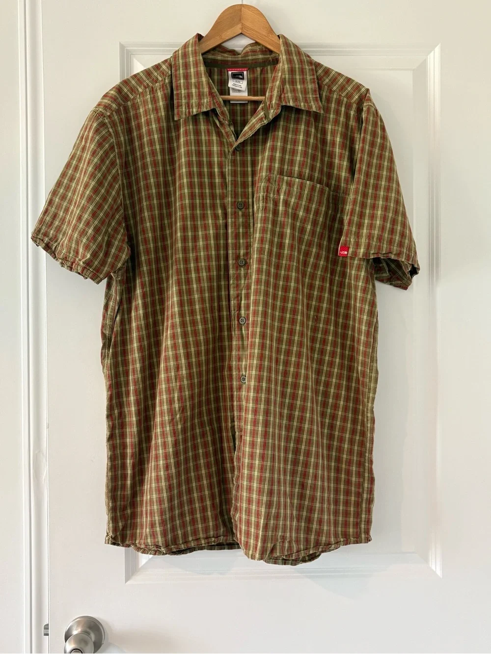 The North Face Olive and Red Plaid Short-Sleeve Button-Down Shirt XL